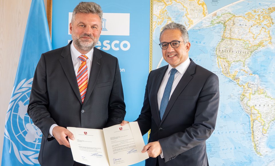 Ambasadorius Gytis Marcinkevičius įteikė skiriamuosius raštus UNESCO Generaliniam direktoriui